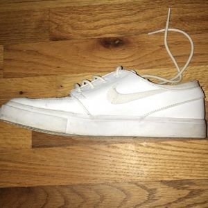 White leather janoski nike sb
